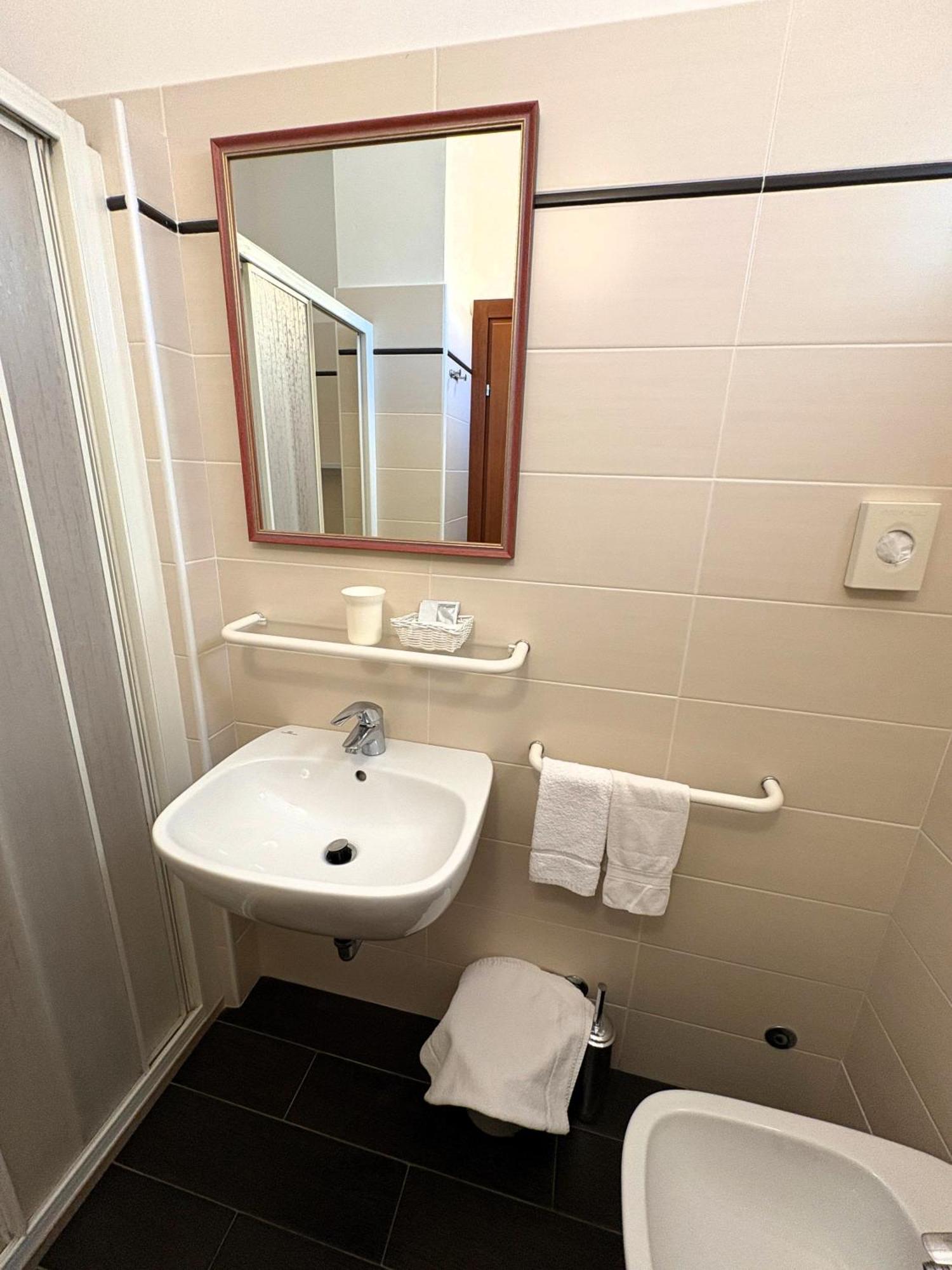Hotel Belmar Rivazzurra Di Rimini Bilik gambar